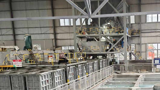 Mixing and pouring machine