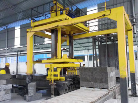 Automatic block stacking machine